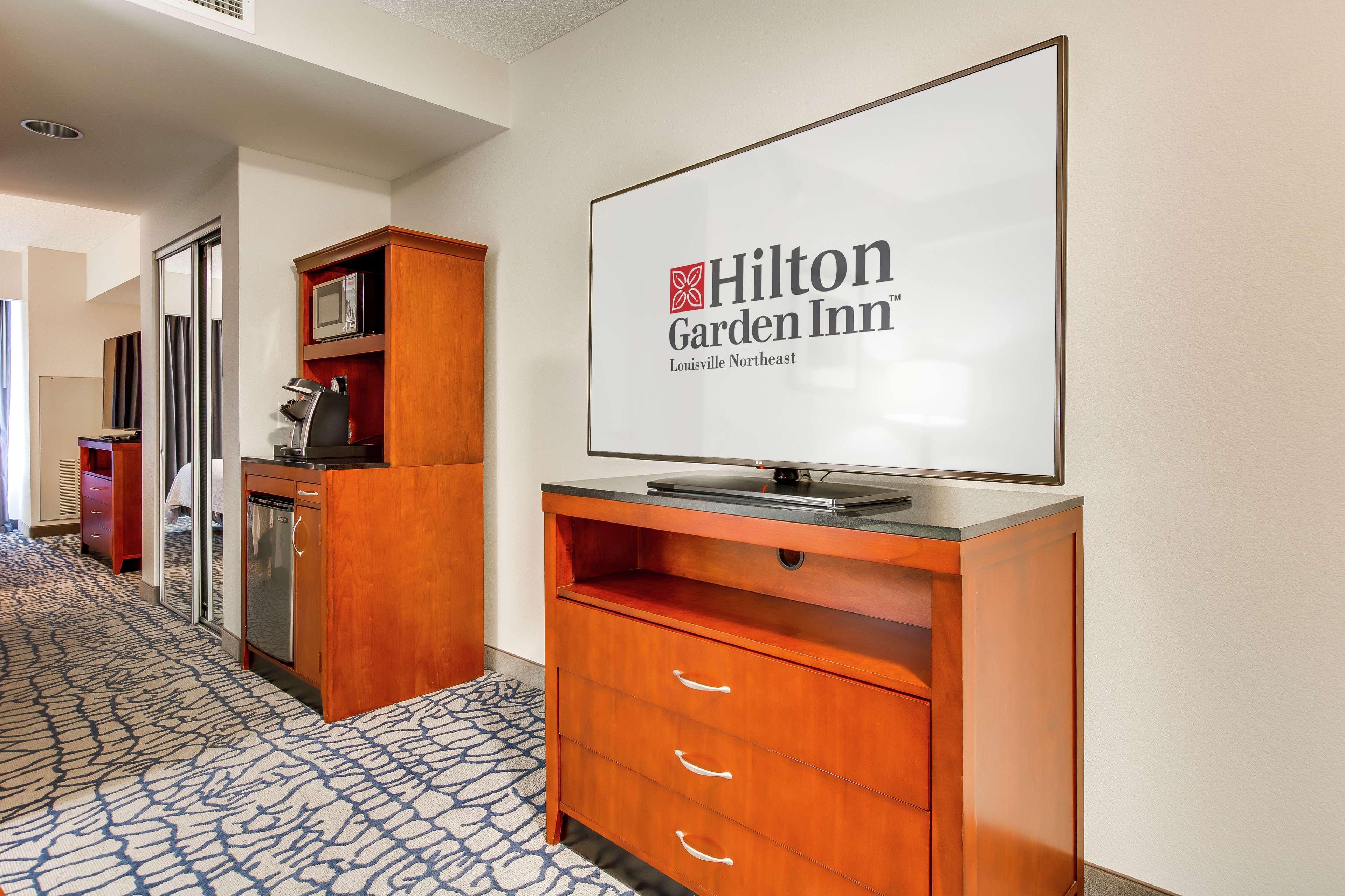 Hilton Garden Inn Louisville-Northeast Exterior foto